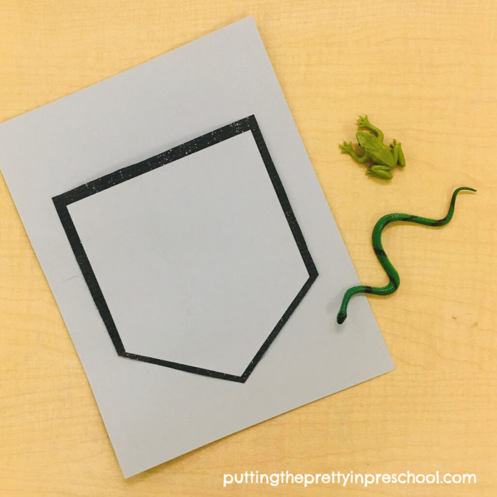 "Guess What's In The Pocket" game with a snake and frog. This game is inspired by the storybook "Charlotte's Web."