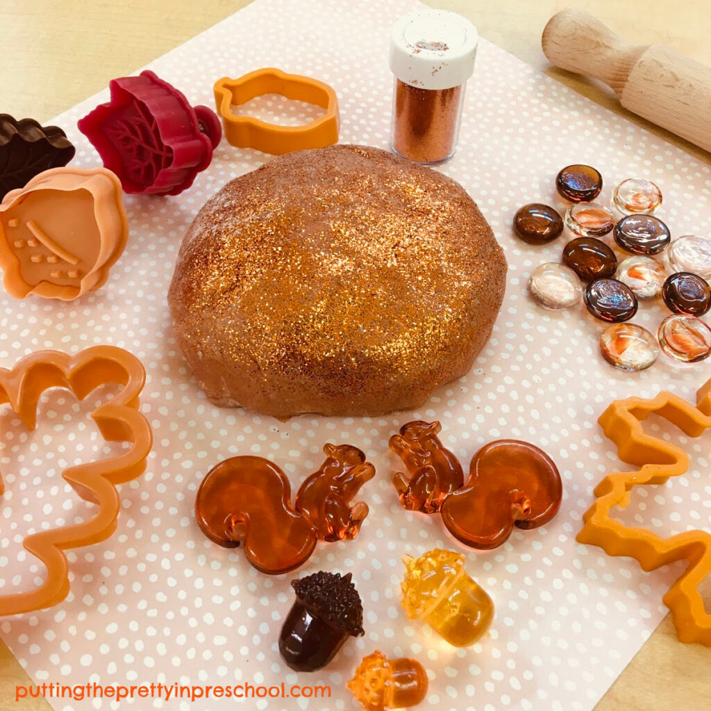 Fall-themed playdough tray with pumpkin playdough.