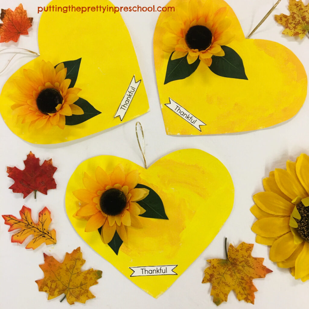 A bright and cheery Thanksgiving Day craft.