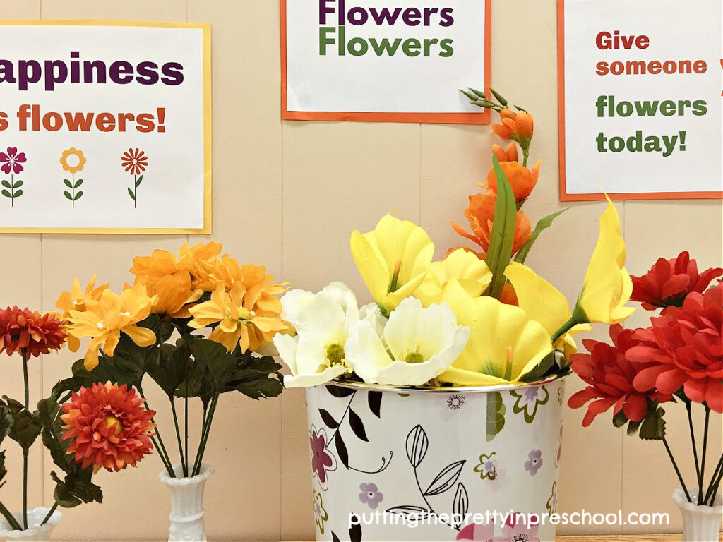 Setting up a flower stand in fall colors is a good way to celebrate the autumn season.