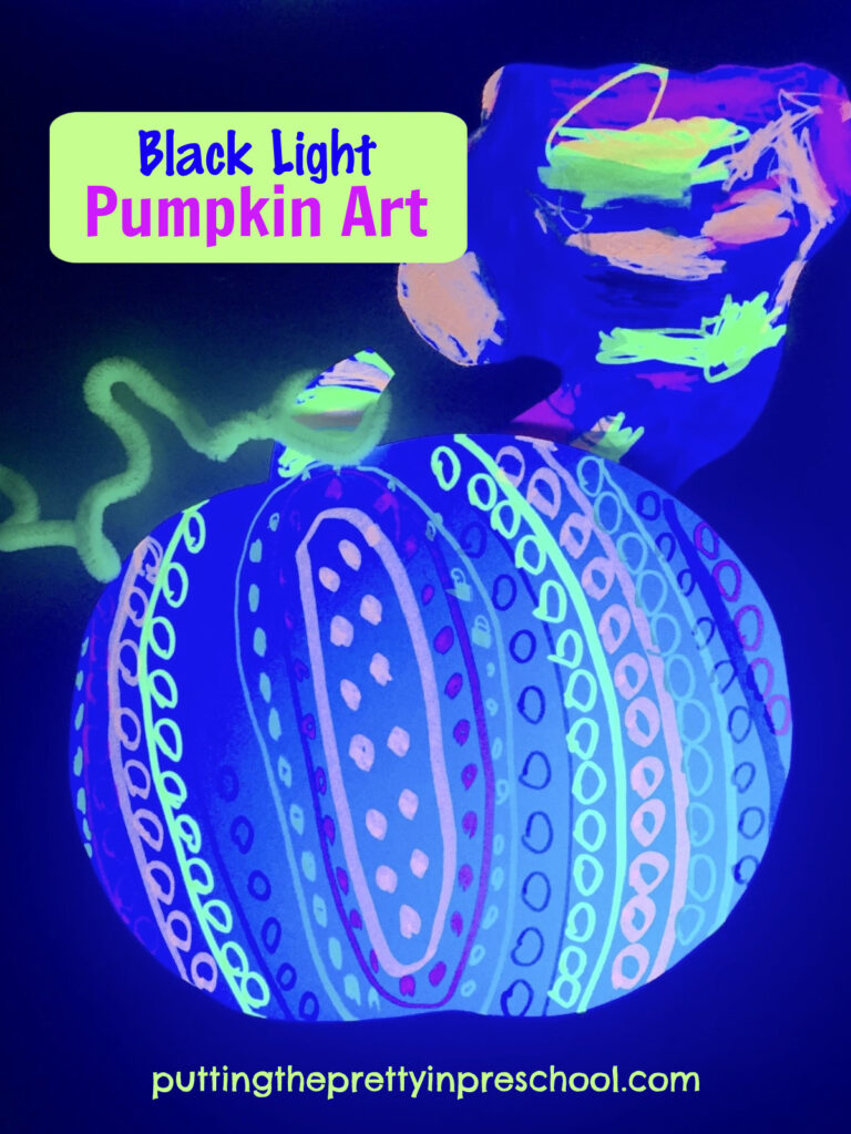 Quick and easy black light pumpkin art with highlighter markers, paper, and a black light. Free printable to download on the blog.