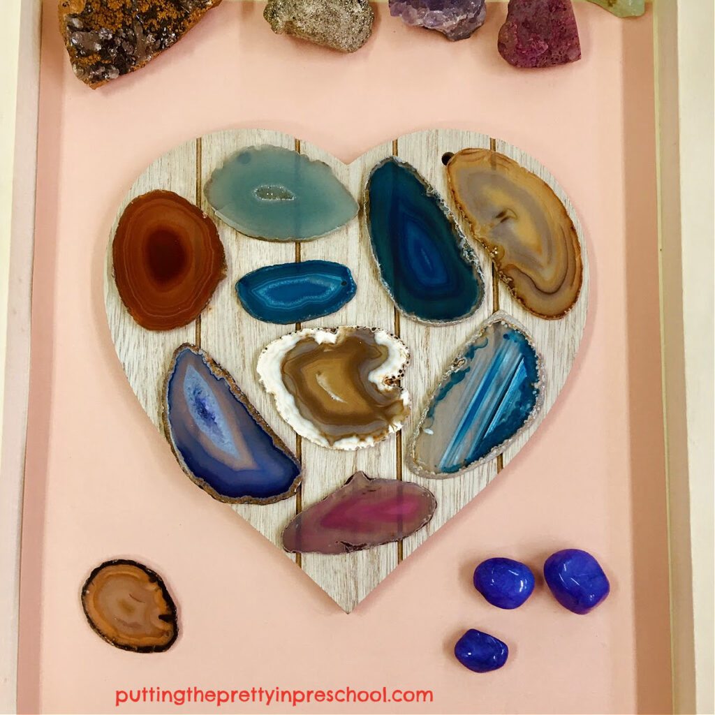 An invitation to create a loose-part precious rock heart with polished agate slices. This is a gorgeous all-ages transient art project.