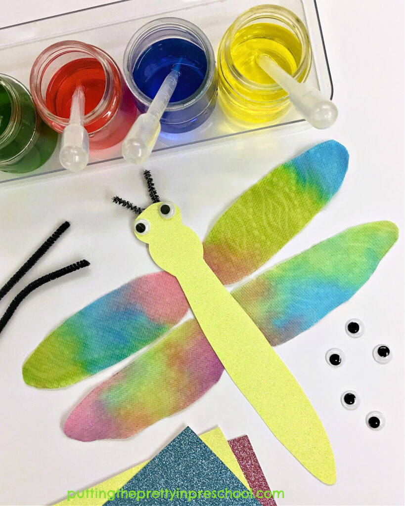 Create a gorgeous dragonfly with a super fun eye dropper painting technique. A paper craft that looks stunning displayed.