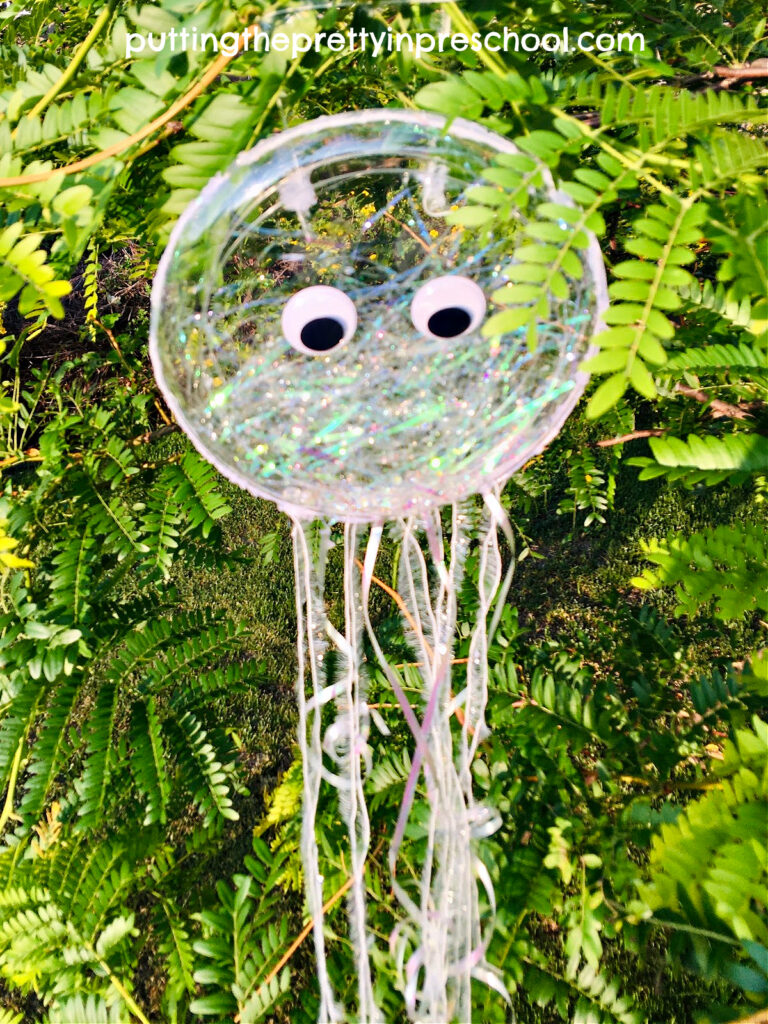 Create this stunning iridescent jellyfish craft using clear disposable plates and iridescent craft supplies. Great for music, movement, and language arts activities.