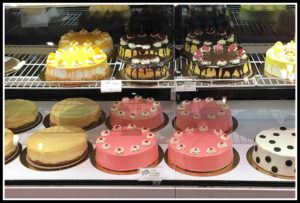 Cheesecake desserts decorated with the Canada 150 theme.