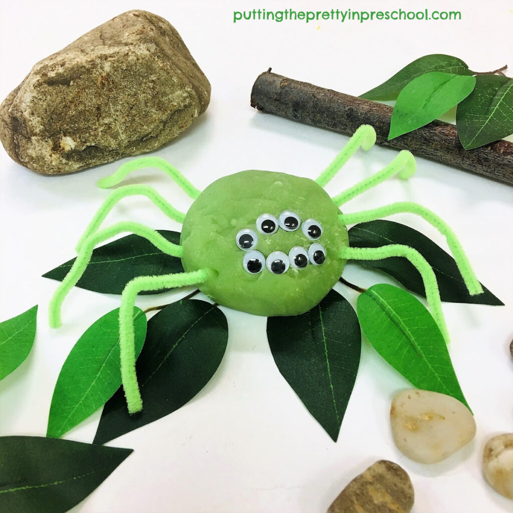 Sculpt a green huntsman spider including it's eight eyes!