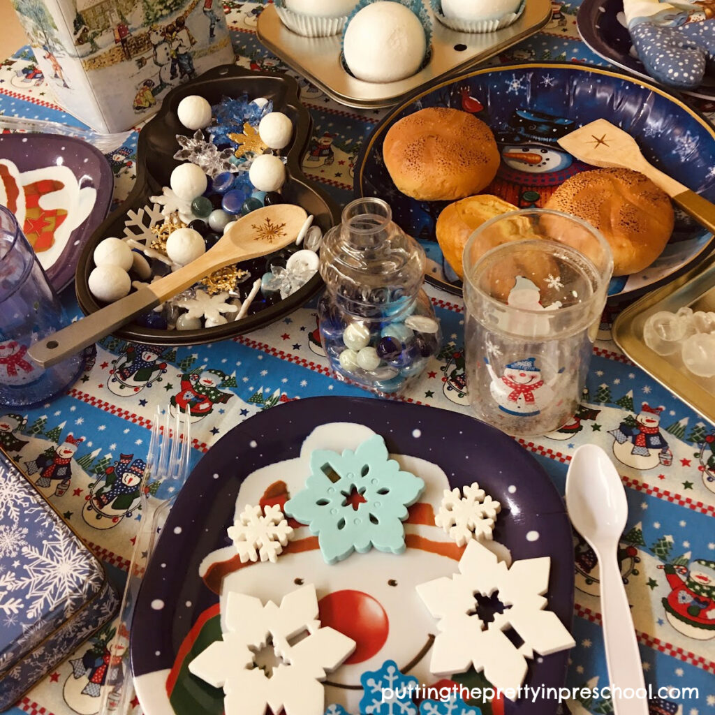 When it's cold and chilly outside little learners can explore snowmen, snowflakes, and snowballs indoors in a Winter Wonderland play tablescape.