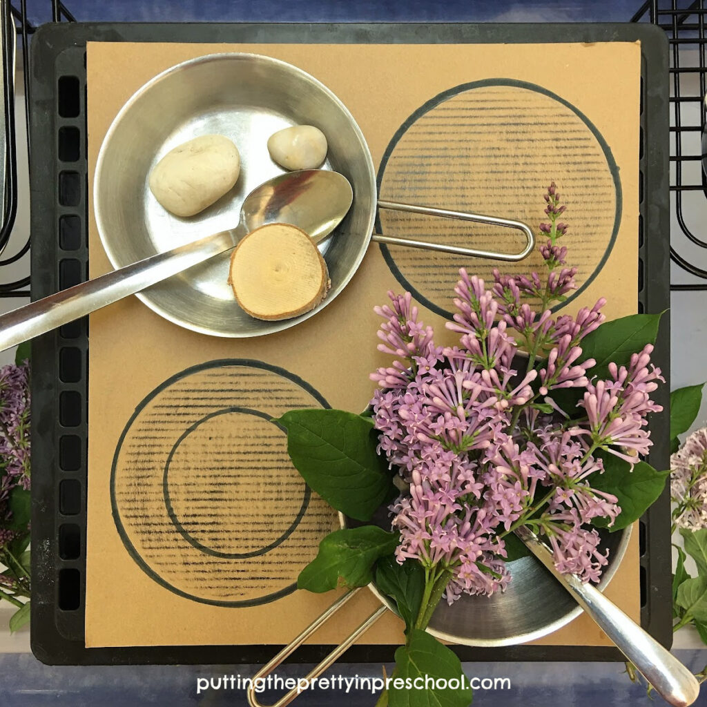 How to set up a pop-up mud kitchen in minutes. A nature-based sensory activity your little learners will love.